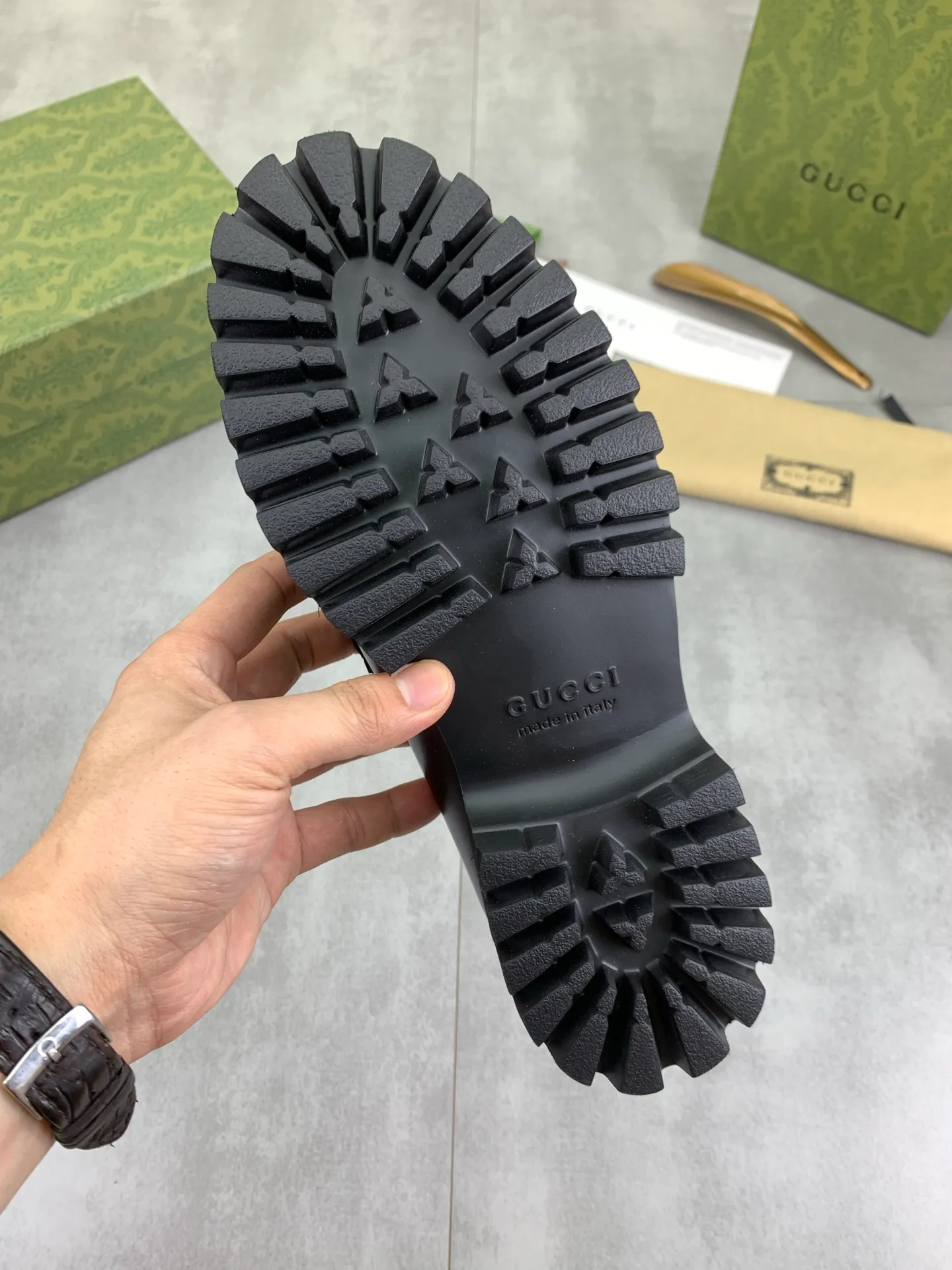 Factory price P840 💰💎💎💎Top version (original foam outsole) Brand: [GUCCi] Gucci's new business formal casual leather shoes Standard code: Men's size 39–45 (38 needs to be customized) Grade: Same style as the official website Original order quality Materials: Original open-edge beaded calfskin Water-dyed cowhide lining Original lightweight foam outsole Style category: Men's fashion Formal casual leather shoes, slip-on men's shoes series, young and fashionable, European and American trends, British style, casual matching, comfortable feet, color: multiple colors available, actual picture